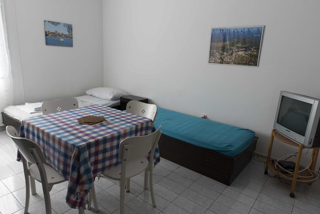 Guest House Alek Vrboska Exterior photo